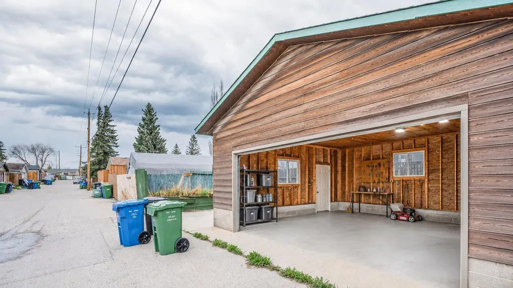 379 Maitland Crescent NE Calgary AB T2A5T6