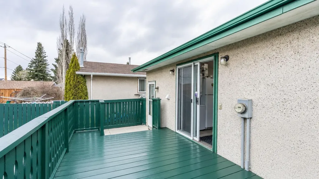 379 Maitland Crescent NE Calgary AB T2A5T6