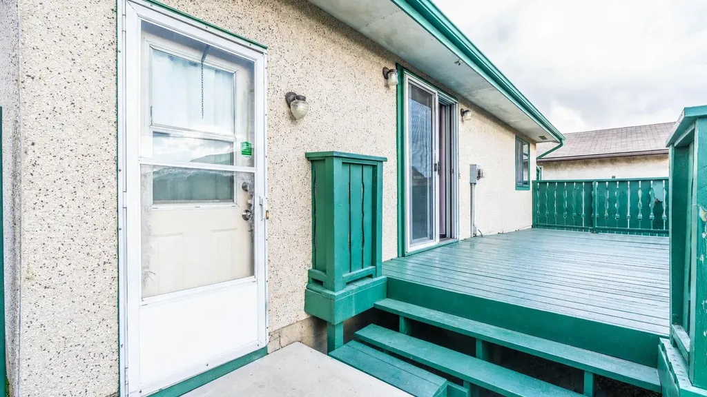 379 Maitland Crescent NE Calgary AB T2A5T6
