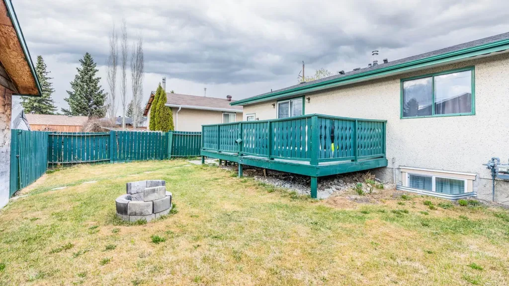 379 Maitland Crescent NE Calgary AB T2A5T6