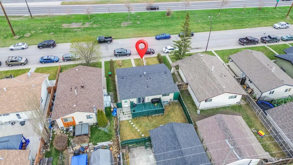 379 Maitland Crescent NE Calgary AB T2A5T6