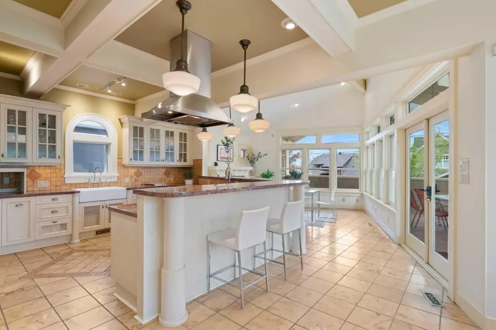 342 Superior Avenue SW Calgary AB T3C 2J2