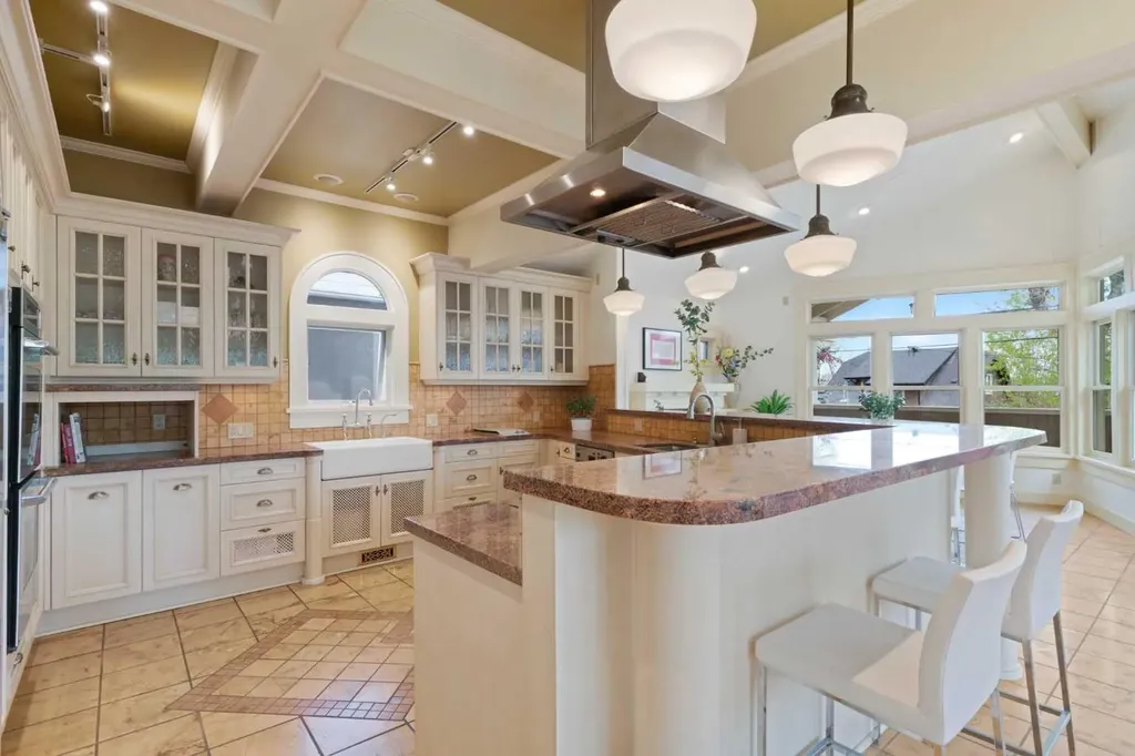 342 Superior Avenue SW Calgary AB T3C 2J2