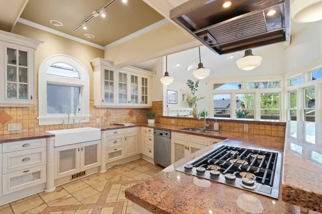 342 Superior Avenue SW Calgary AB T3C 2J2