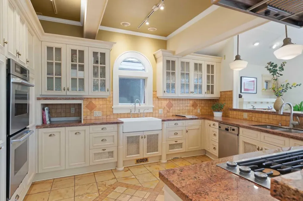 342 Superior Avenue SW Calgary AB T3C 2J2