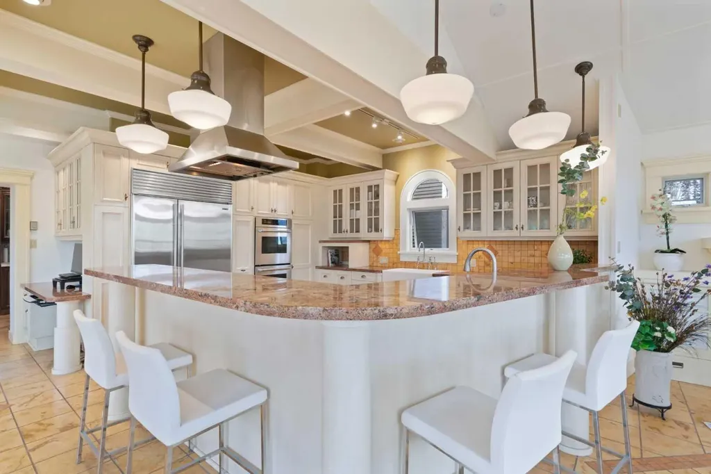 342 Superior Avenue SW Calgary AB T3C 2J2