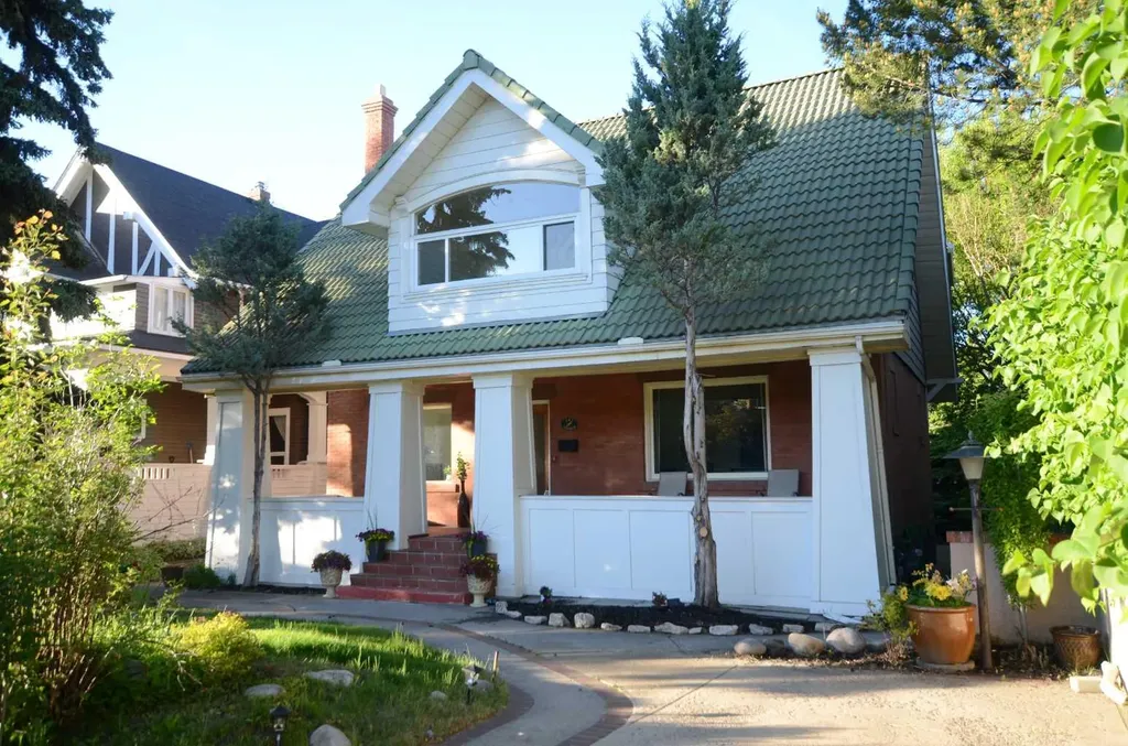 342 Superior Avenue SW Calgary AB T3C 2J2