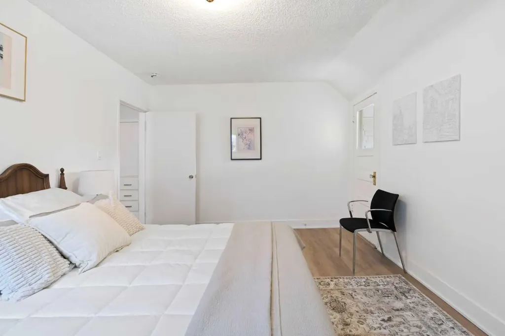 342 Superior Avenue SW Calgary AB T3C 2J2