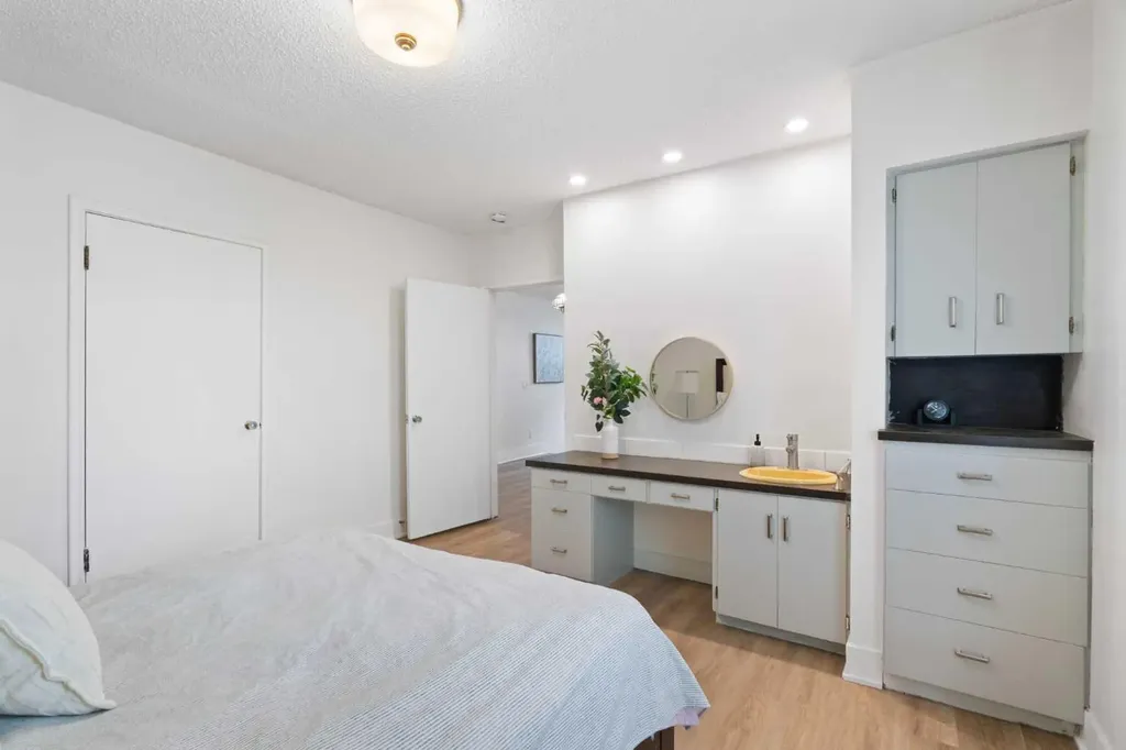 342 Superior Avenue SW Calgary AB T3C 2J2