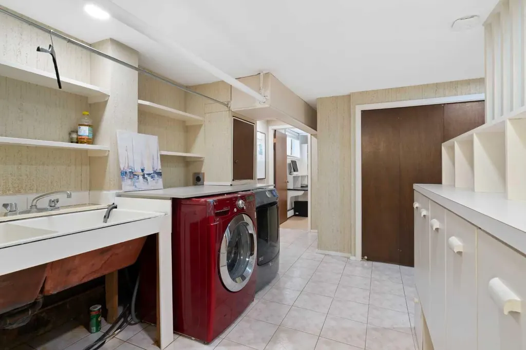 342 Superior Avenue SW Calgary AB T3C 2J2