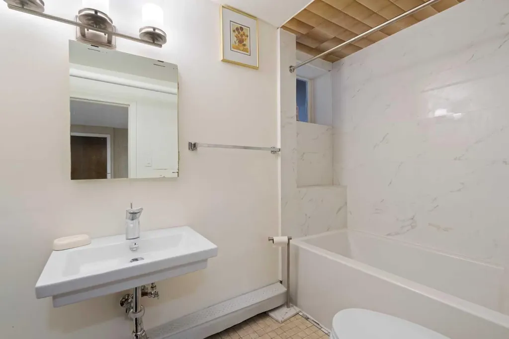 342 Superior Avenue SW Calgary AB T3C 2J2