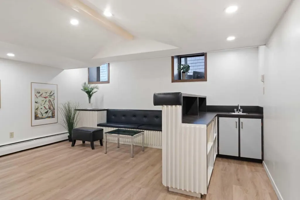 342 Superior Avenue SW Calgary AB T3C 2J2