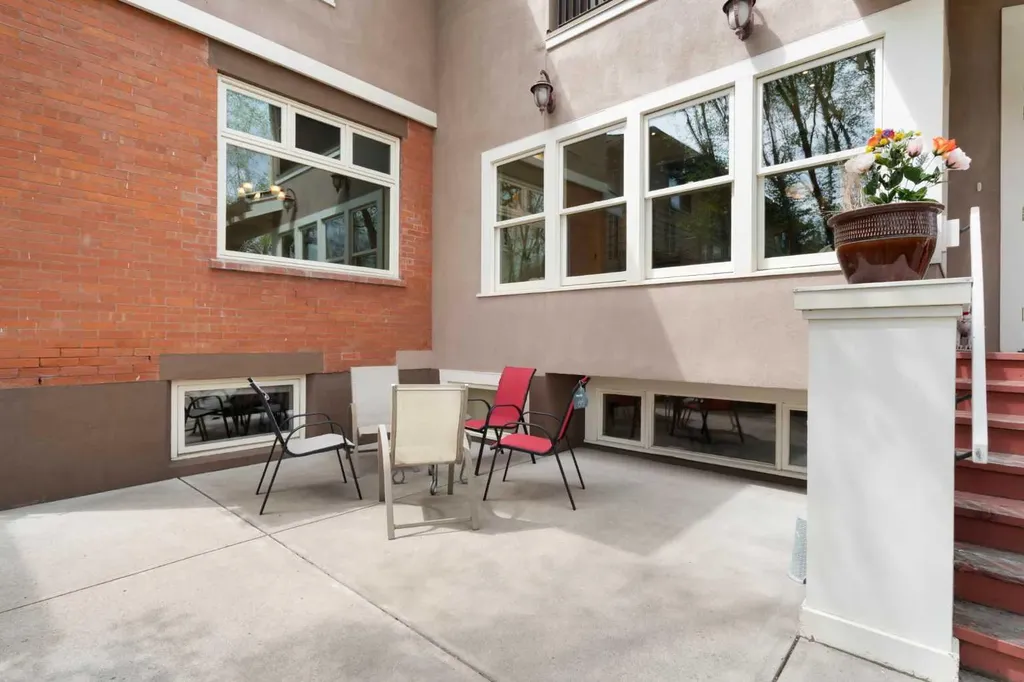 342 Superior Avenue SW Calgary AB T3C 2J2