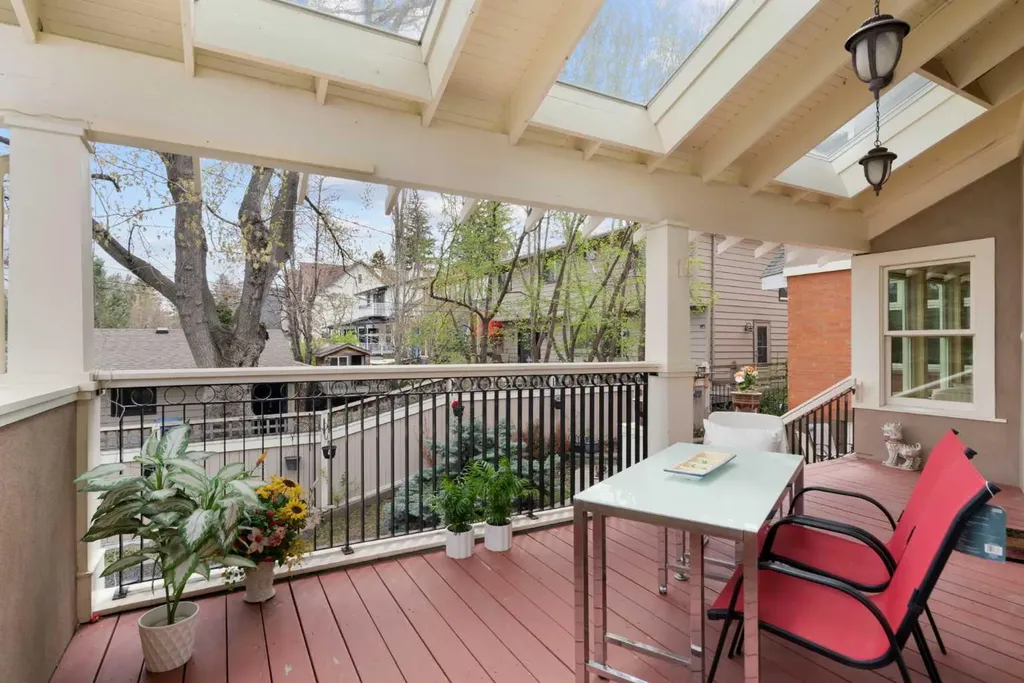 342 Superior Avenue SW Calgary AB T3C 2J2
