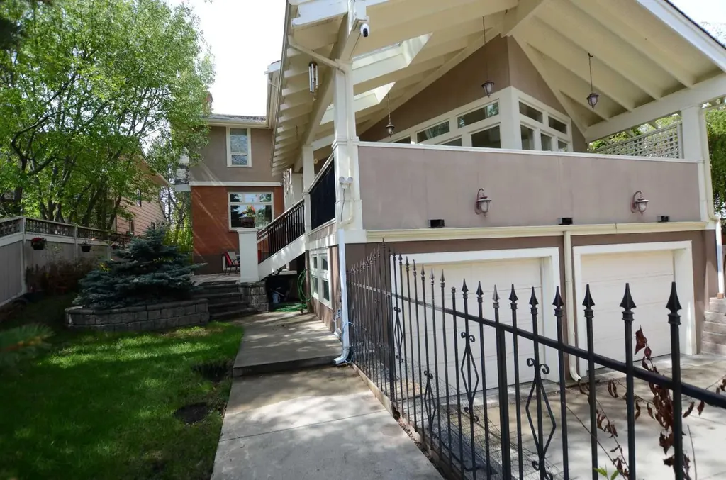 342 Superior Avenue SW Calgary AB T3C 2J2