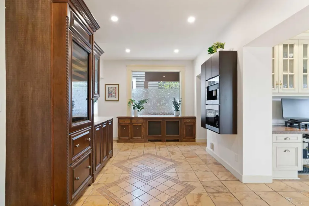 342 Superior Avenue SW Calgary AB T3C 2J2