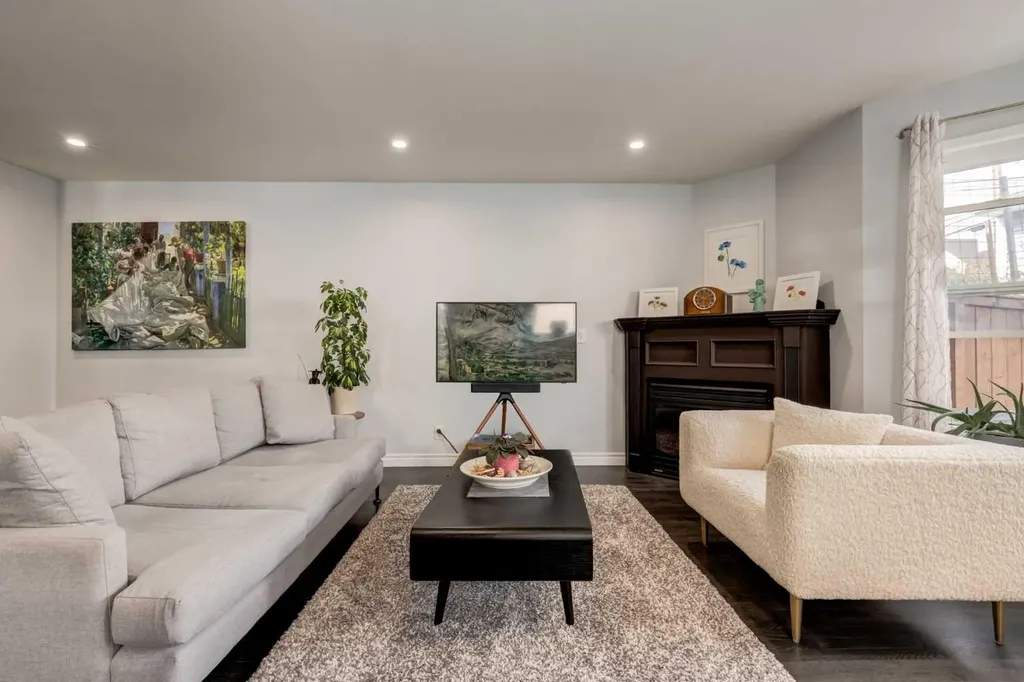 2013 24 Street SW Calgary AB T3E 1T1