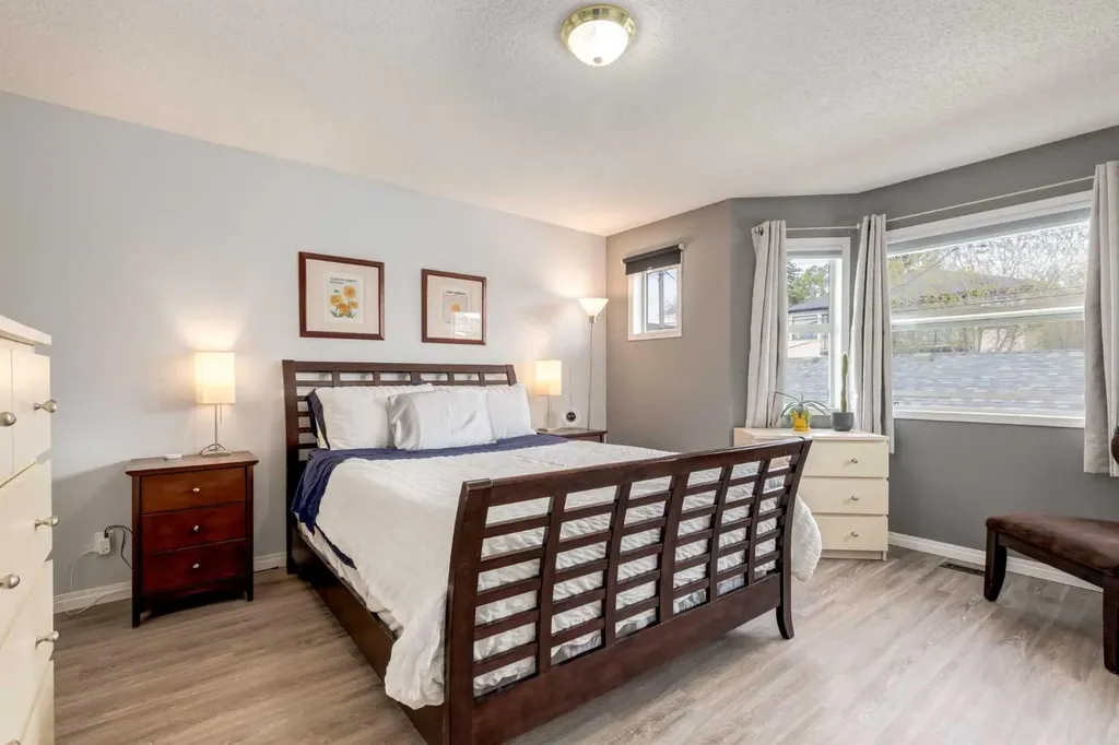 2013 24 Street SW Calgary AB T3E 1T1