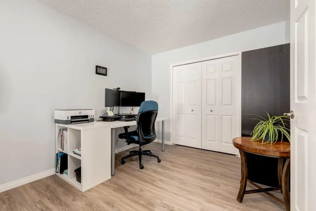 2013 24 Street SW Calgary AB T3E 1T1