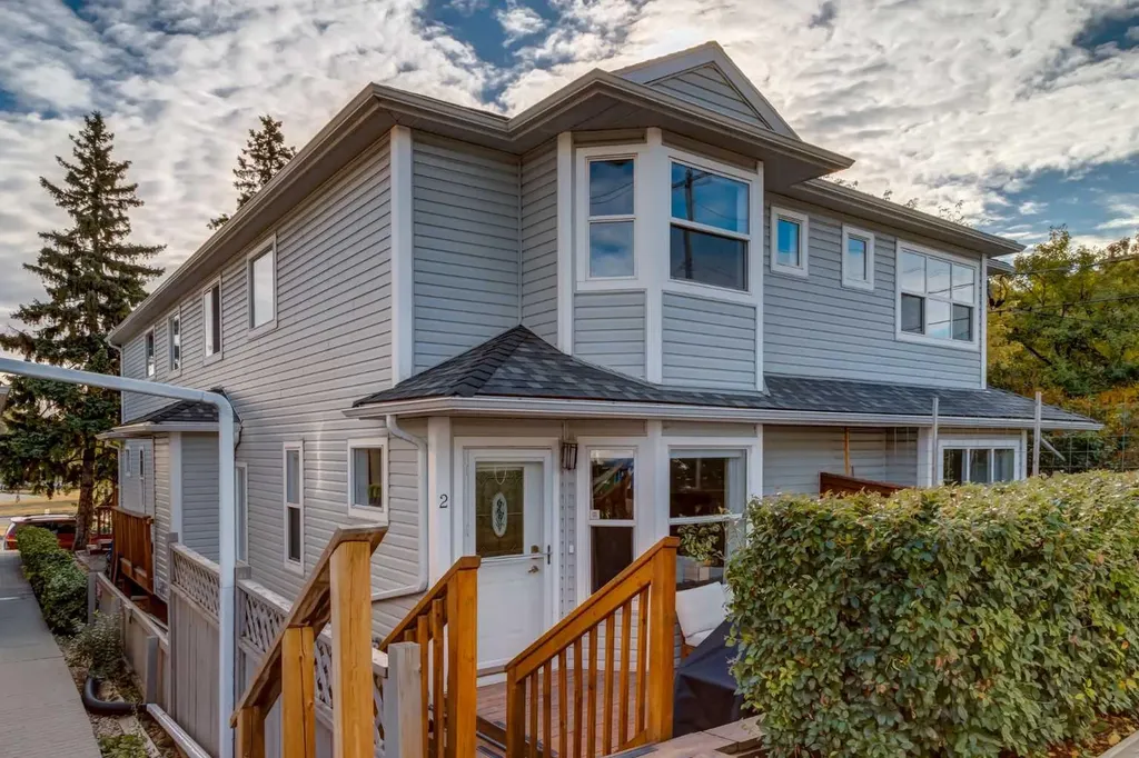 2013 24 Street SW Calgary AB T3E 1T1