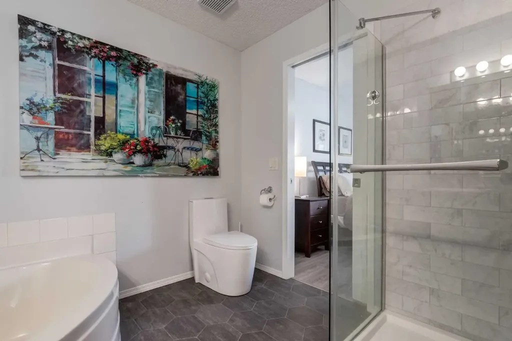 2013 24 Street SW Calgary AB T3E 1T1