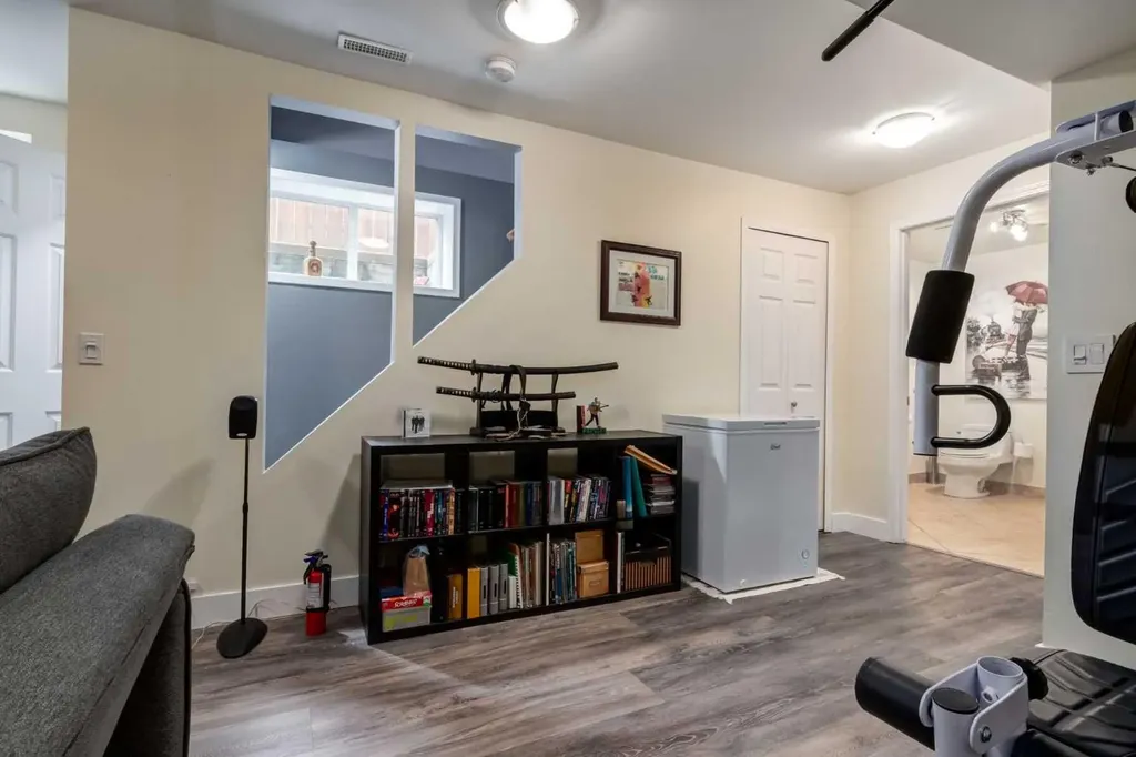 2013 24 Street SW Calgary AB T3E 1T1