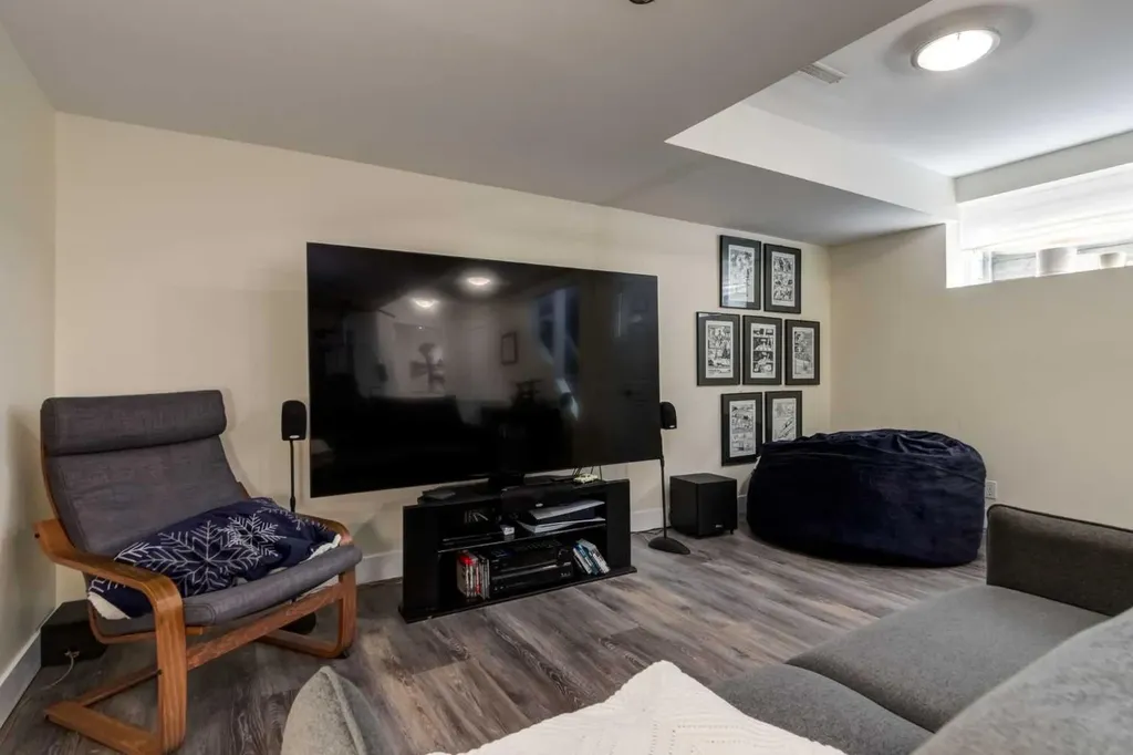 2013 24 Street SW Calgary AB T3E 1T1