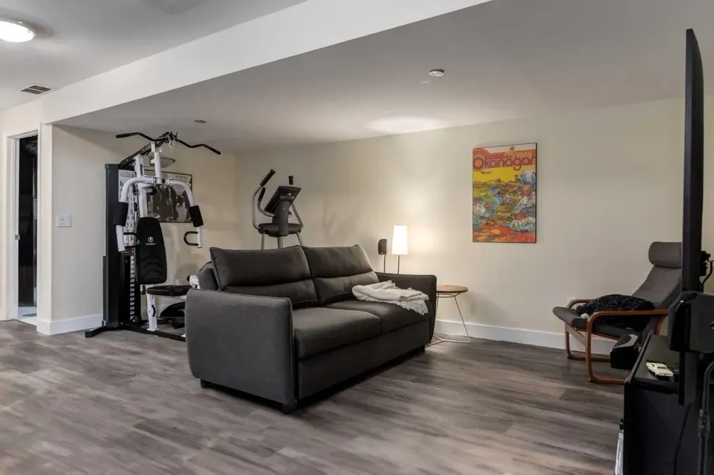 2013 24 Street SW Calgary AB T3E 1T1