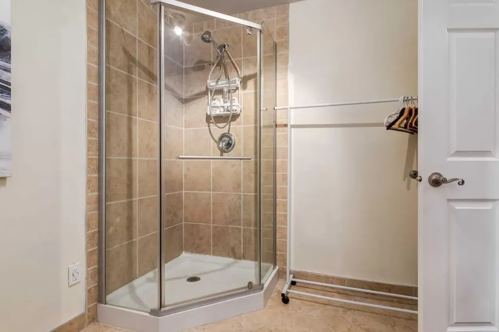 2013 24 Street SW Calgary AB T3E 1T1