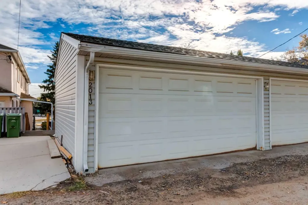 2013 24 Street SW Calgary AB T3E 1T1
