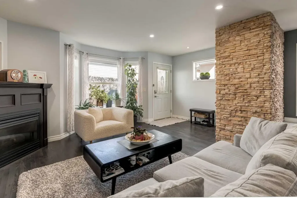 2013 24 Street SW Calgary AB T3E 1T1