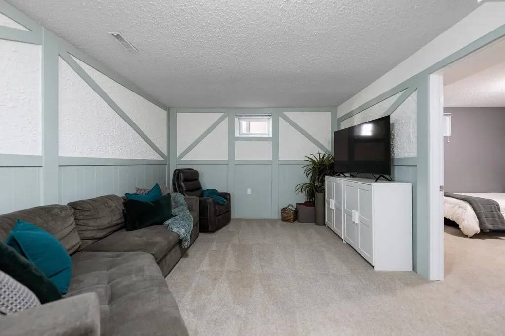 6316 38 Avenue Close Camrose AB T4V 2Z7