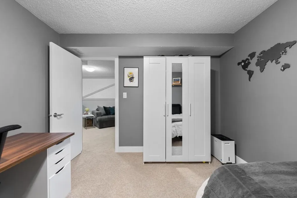 6316 38 Avenue Close Camrose AB T4V 2Z7