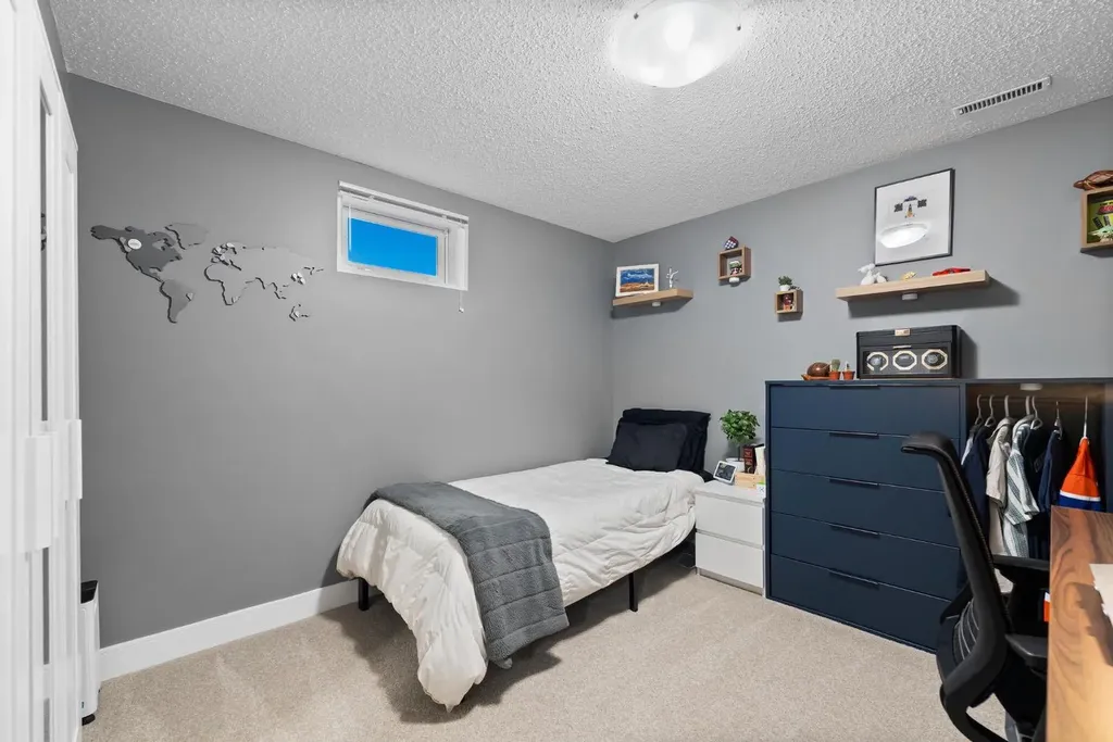 6316 38 Avenue Close Camrose AB T4V 2Z7