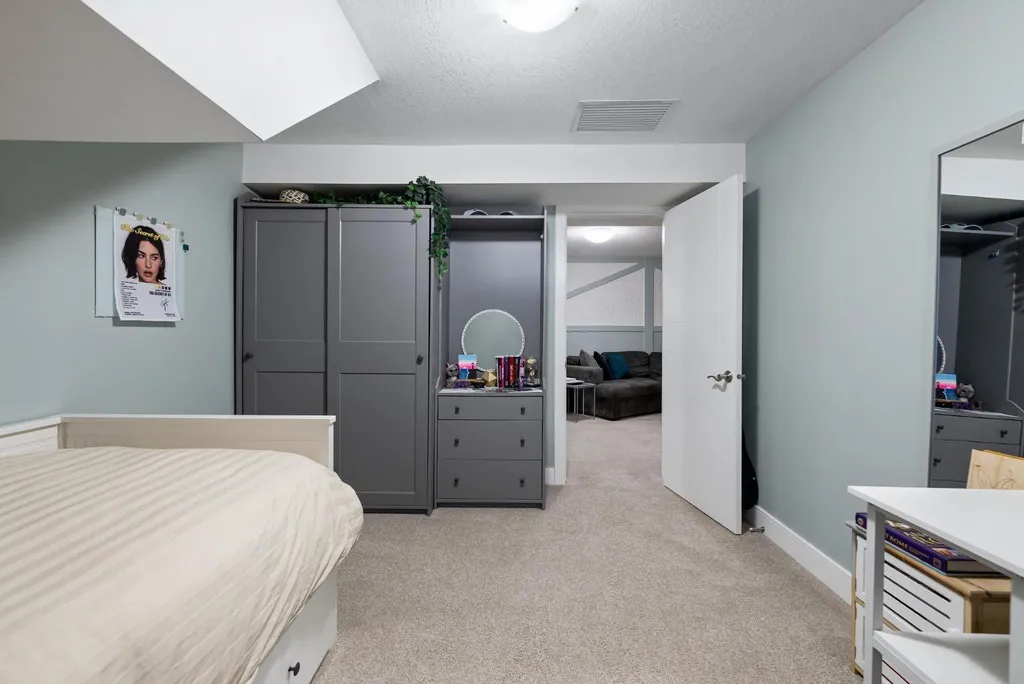 6316 38 Avenue Close Camrose AB T4V 2Z7