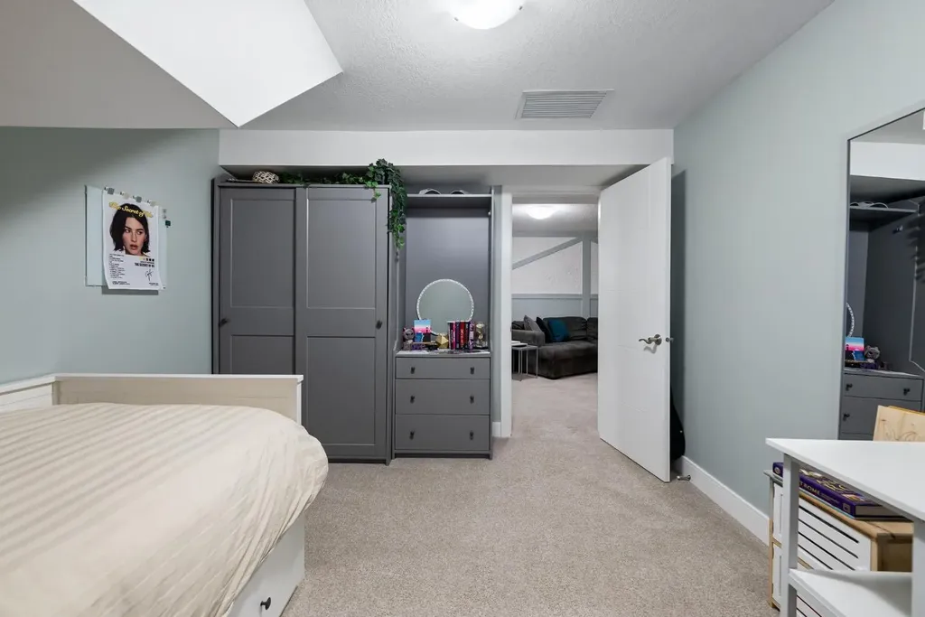 6316 38 Avenue Close Camrose AB T4V 2Z7