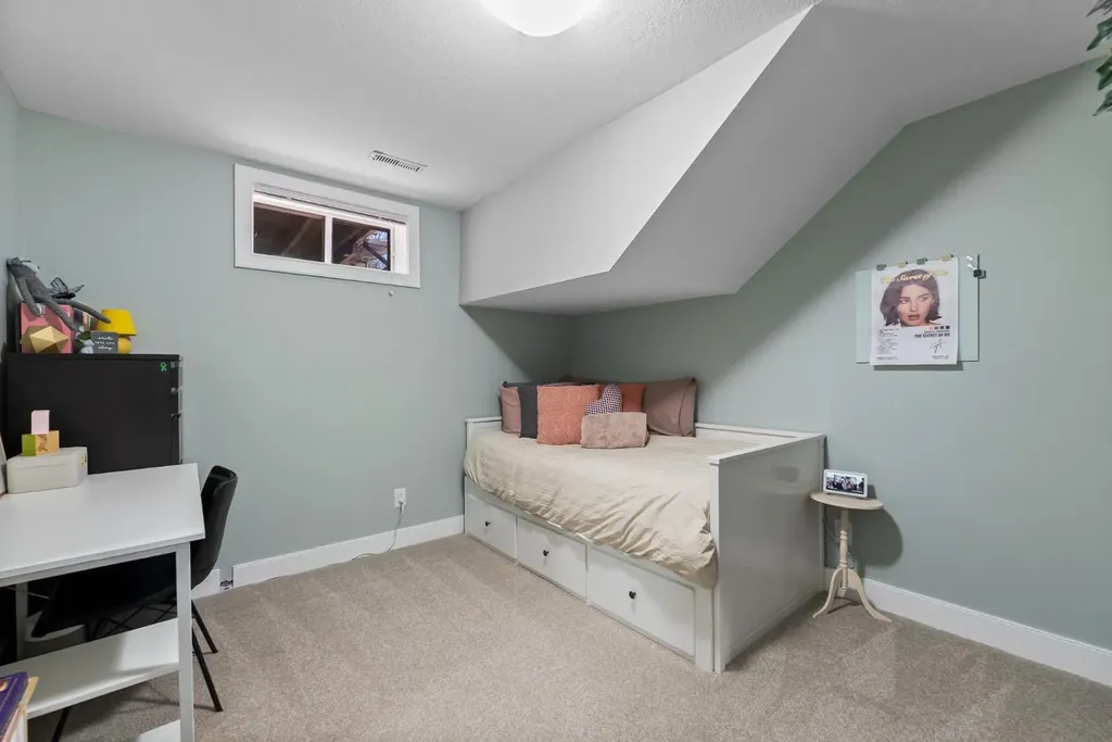 6316 38 Avenue Close Camrose AB T4V 2Z7