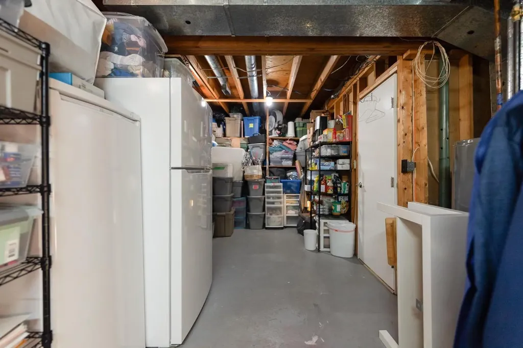 6316 38 Avenue Close Camrose AB T4V 2Z7
