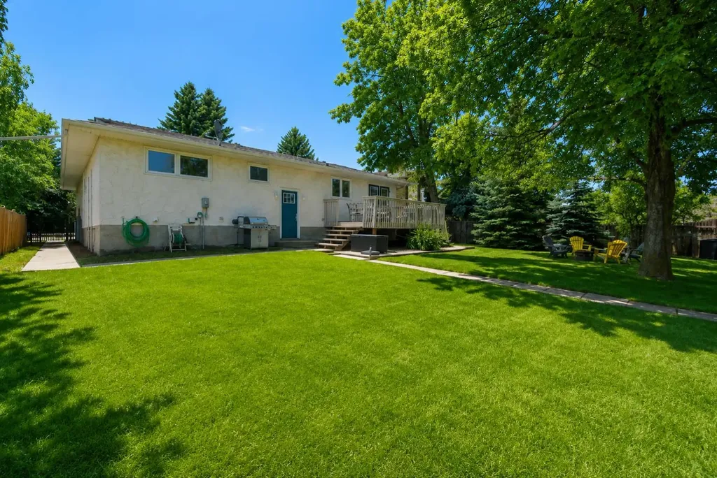 6316 38 Avenue Close Camrose AB T4V 2Z7