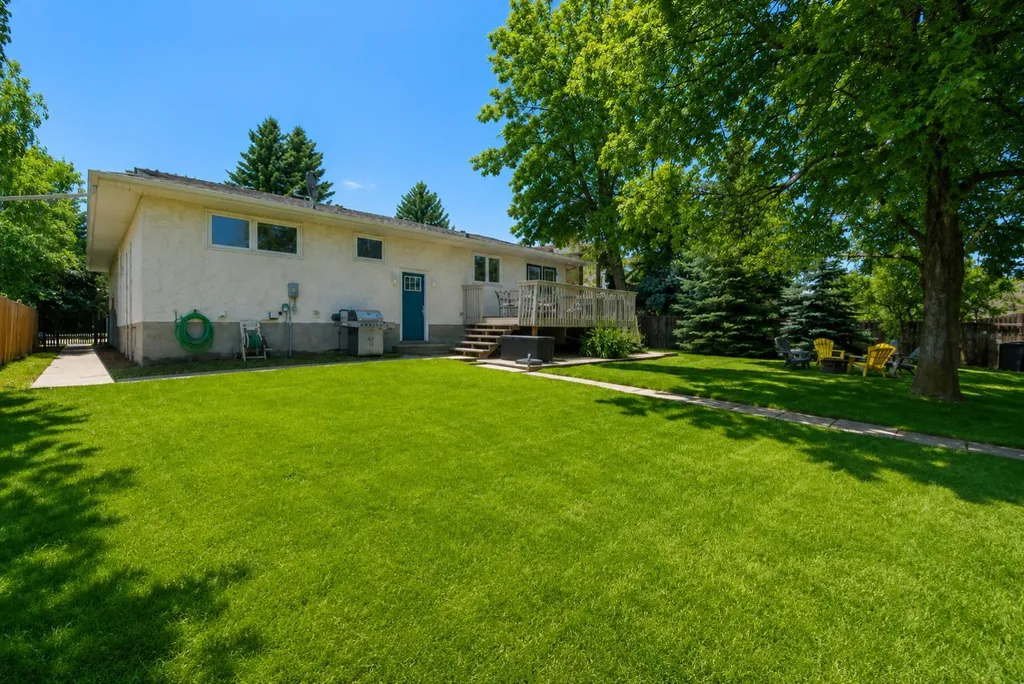 6316 38 Avenue Close Camrose AB T4V 2Z7