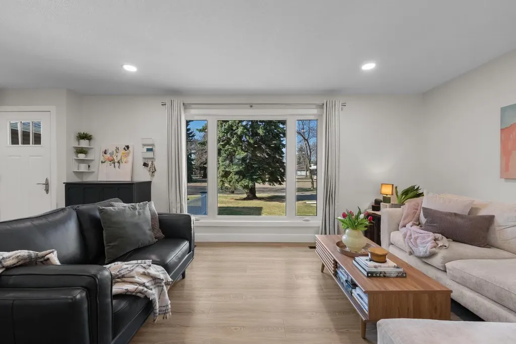 6316 38 Avenue Close Camrose AB T4V 2Z7