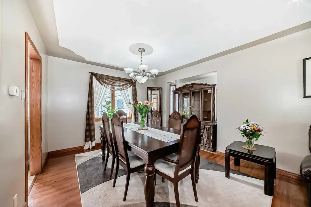 4039 5 Avenue SW Calgary AB T3C0C2