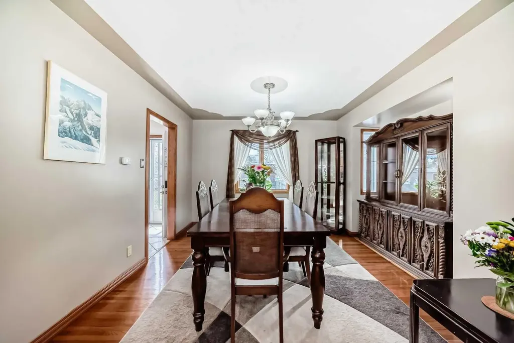 4039 5 Avenue SW Calgary AB T3C0C2