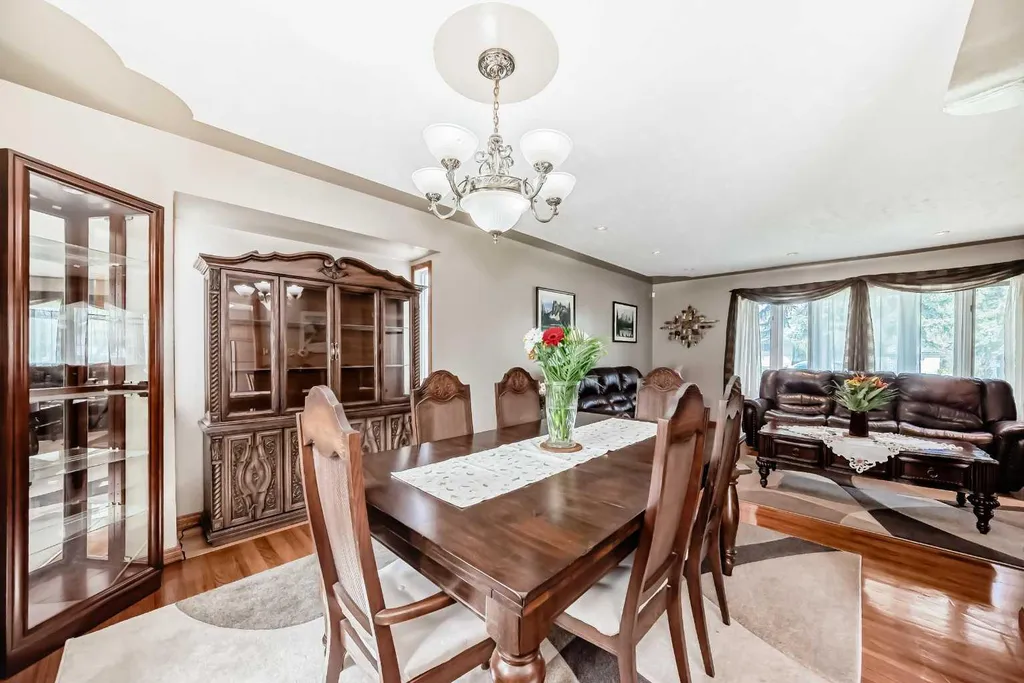 4039 5 Avenue SW Calgary AB T3C0C2
