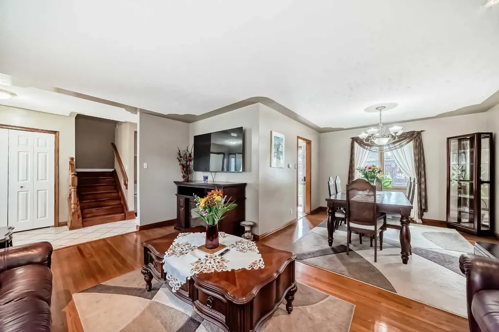 4039 5 Avenue SW Calgary AB T3C0C2