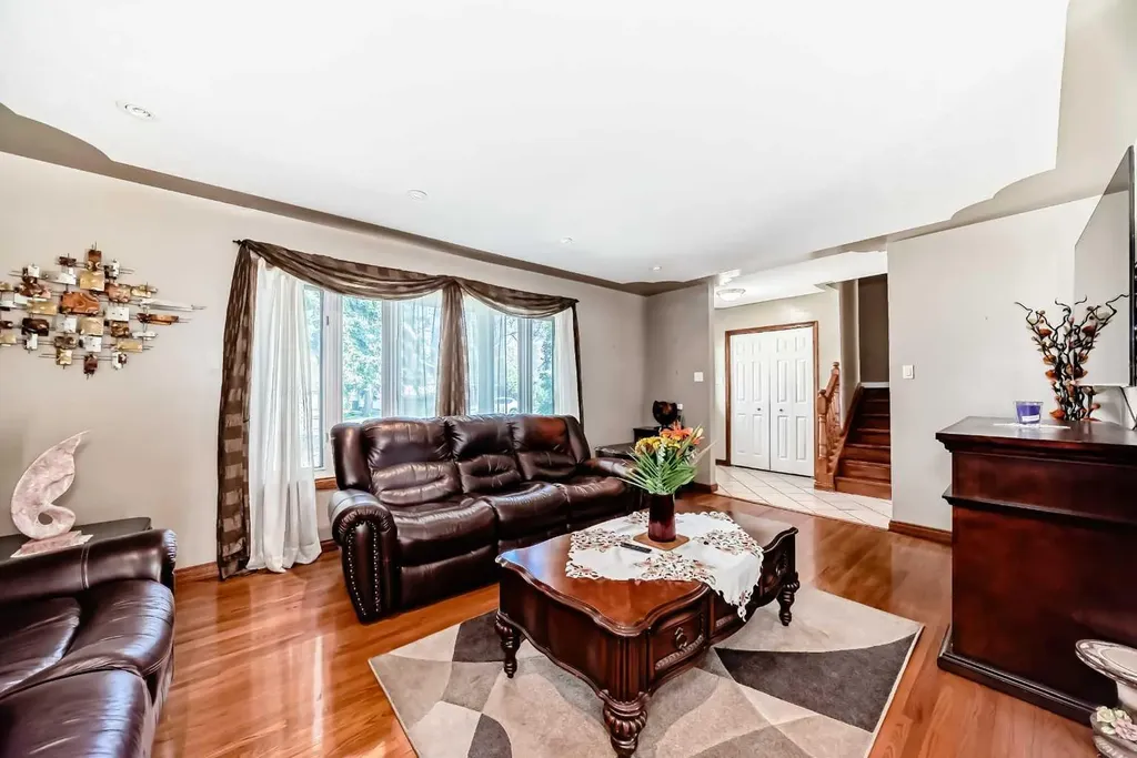 4039 5 Avenue SW Calgary AB T3C0C2