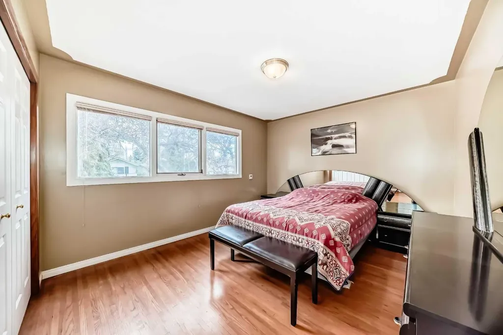 4039 5 Avenue SW Calgary AB T3C0C2