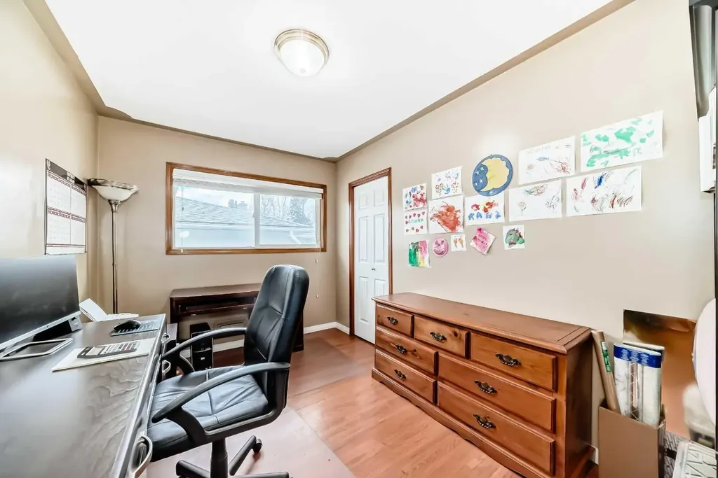 4039 5 Avenue SW Calgary AB T3C0C2