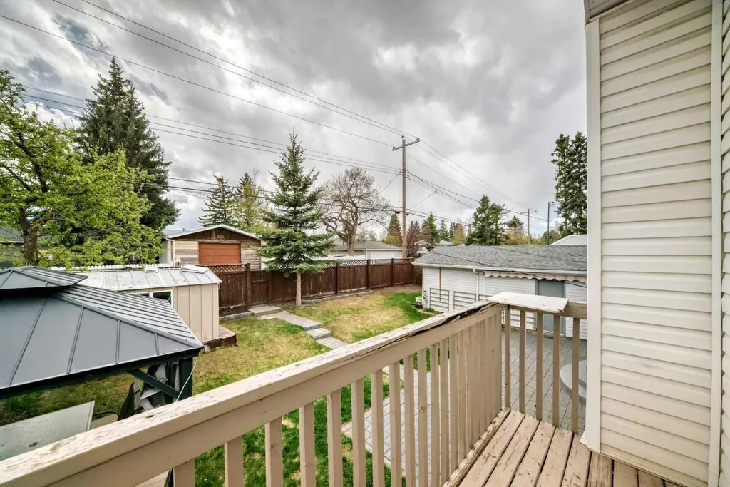 4039 5 Avenue SW Calgary AB T3C0C2