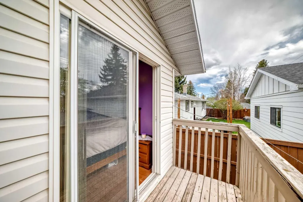 4039 5 Avenue SW Calgary AB T3C0C2